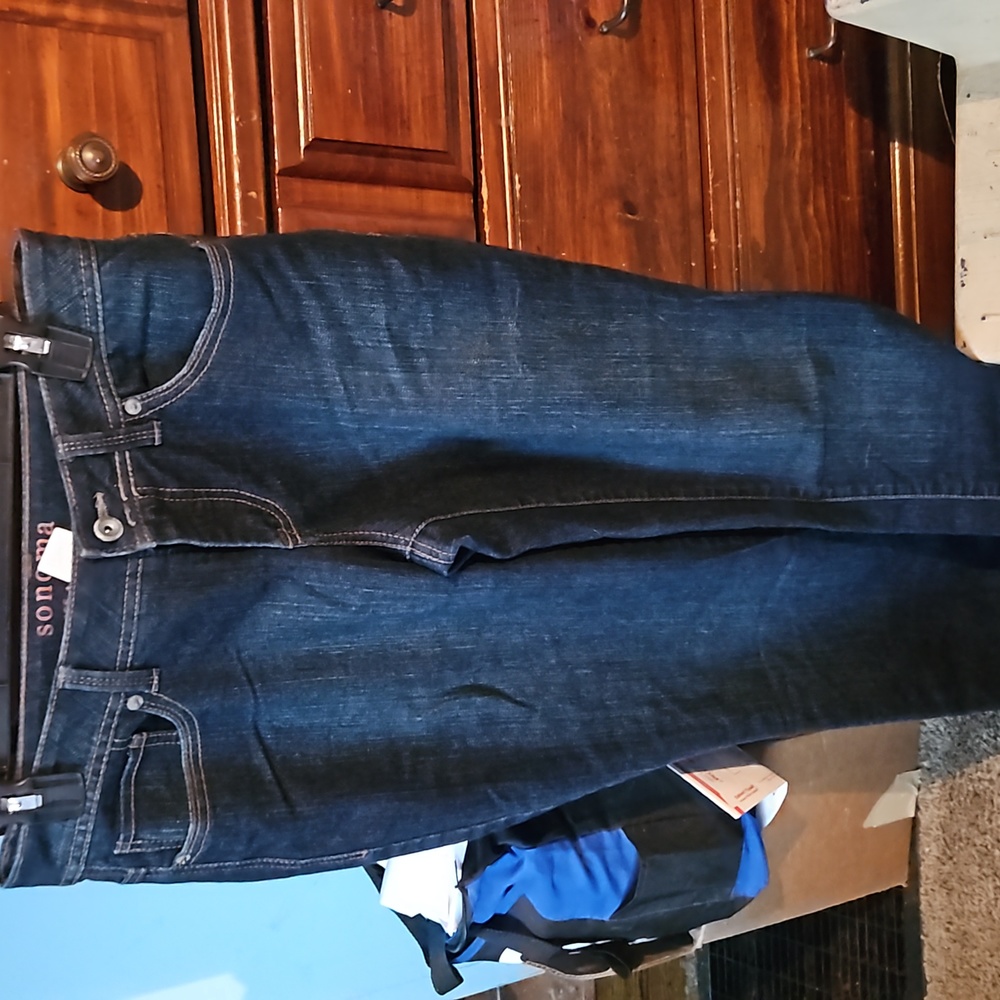 !!.             Womans size 6 average jeans
